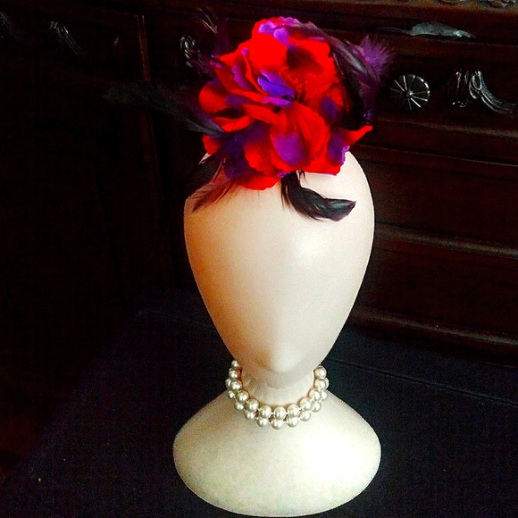 Stunning Feather and Flower Fascinator Comb Clip - Picture 4 of 4